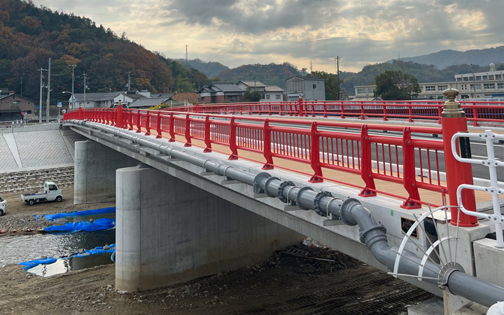 株式会社永和工業は橋梁工事最先端の技術で橋梁の建設に取り組むプロフェッショナル集団です。技術力向上に努め、橋梁など鋼構造物の架設に携わり生活や産業を支える基幹として貢献しております